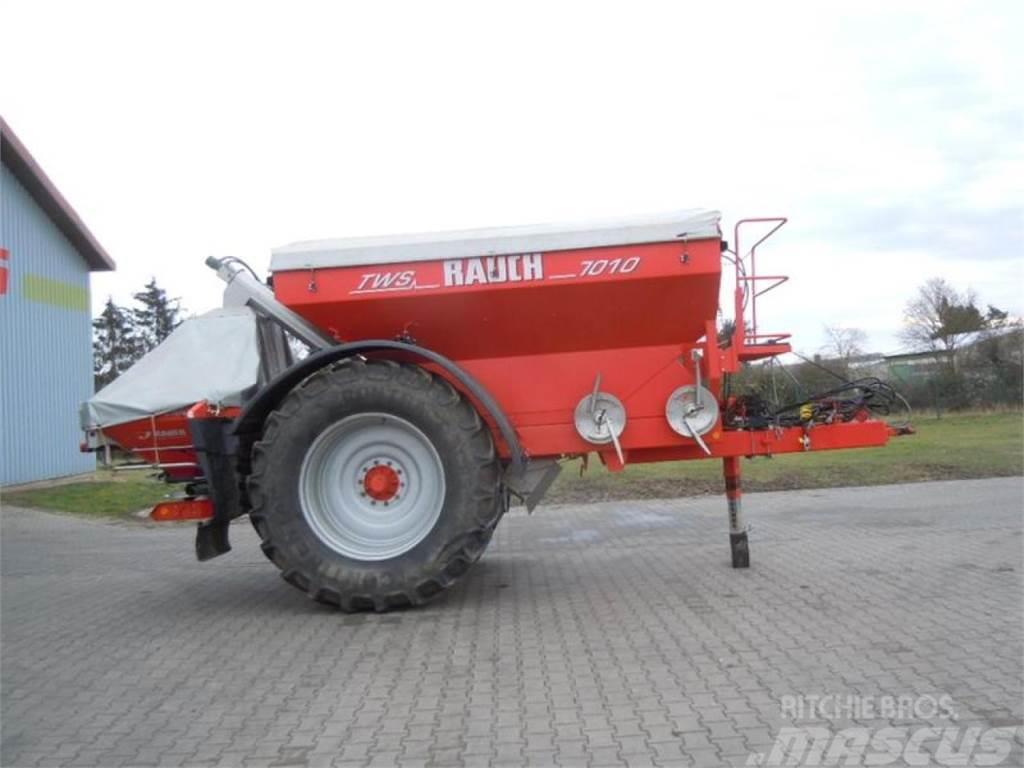Rauch TWS 7010 + Axis H Mineral spreaders