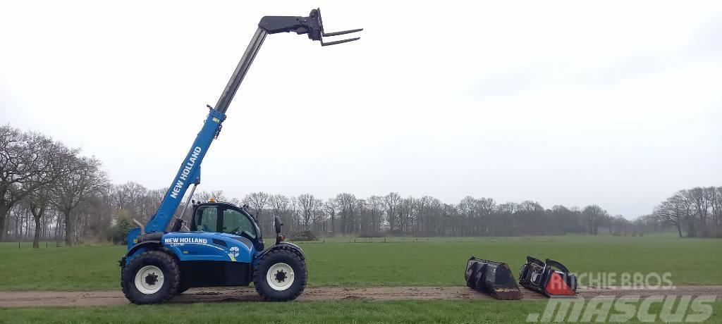 New Holland LM 735 Telescopic handlers