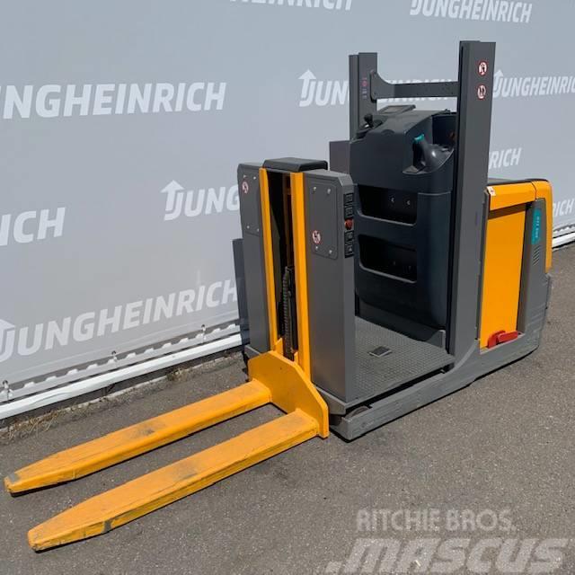 Jungheinrich EKS 110 Z Medium lift order picker