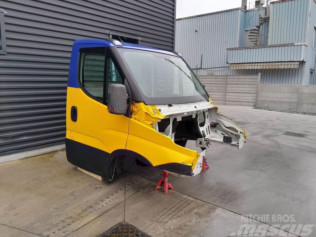 Iveco DAILY Cabins and interior