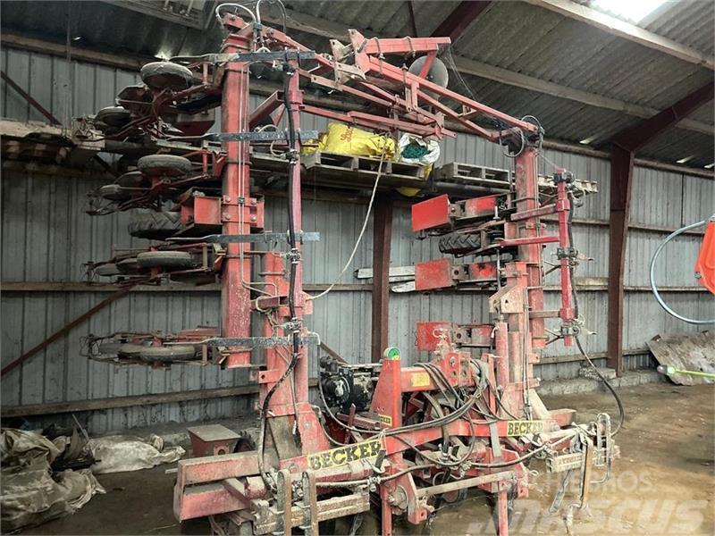 Becker 12 rækker  Flydende gødningsplacering Precision sowing machines
