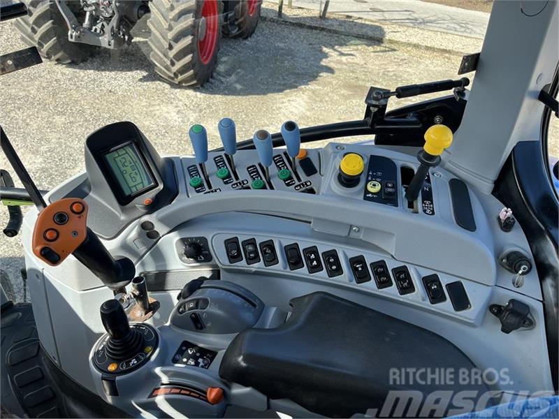 New Holland T7060 Med frontlæsser Tractors