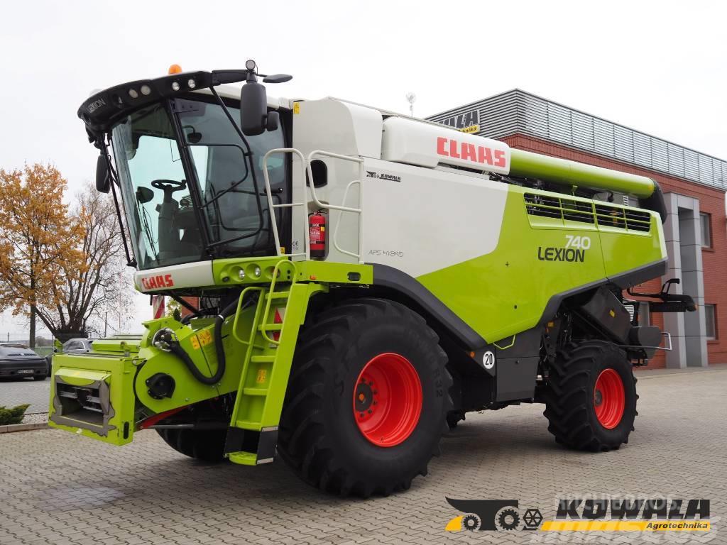 CLAAS Lexion 740 + V930 Combine harvesters