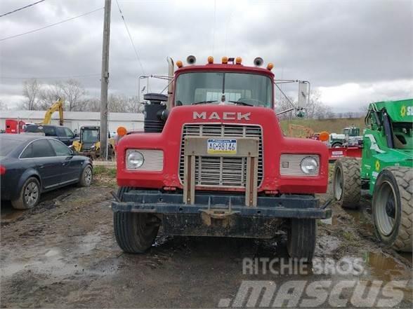 Mack R686ST Tractor Units