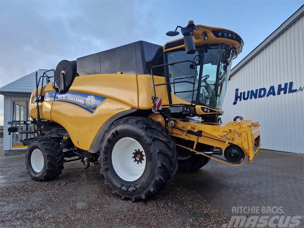 New Holland CX8.70 SLH Combine harvesters