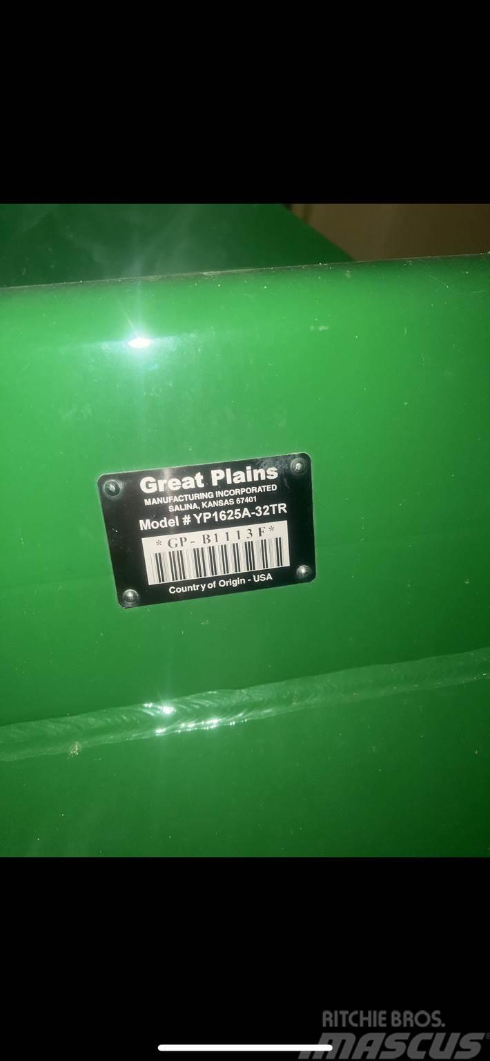 Great Plains YP1625A-32TR Planters