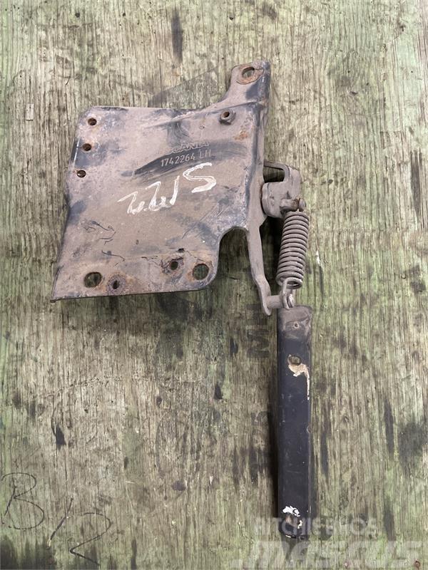 Scania SCANIA HINGE BRACKET 1742264 Chassis and suspension