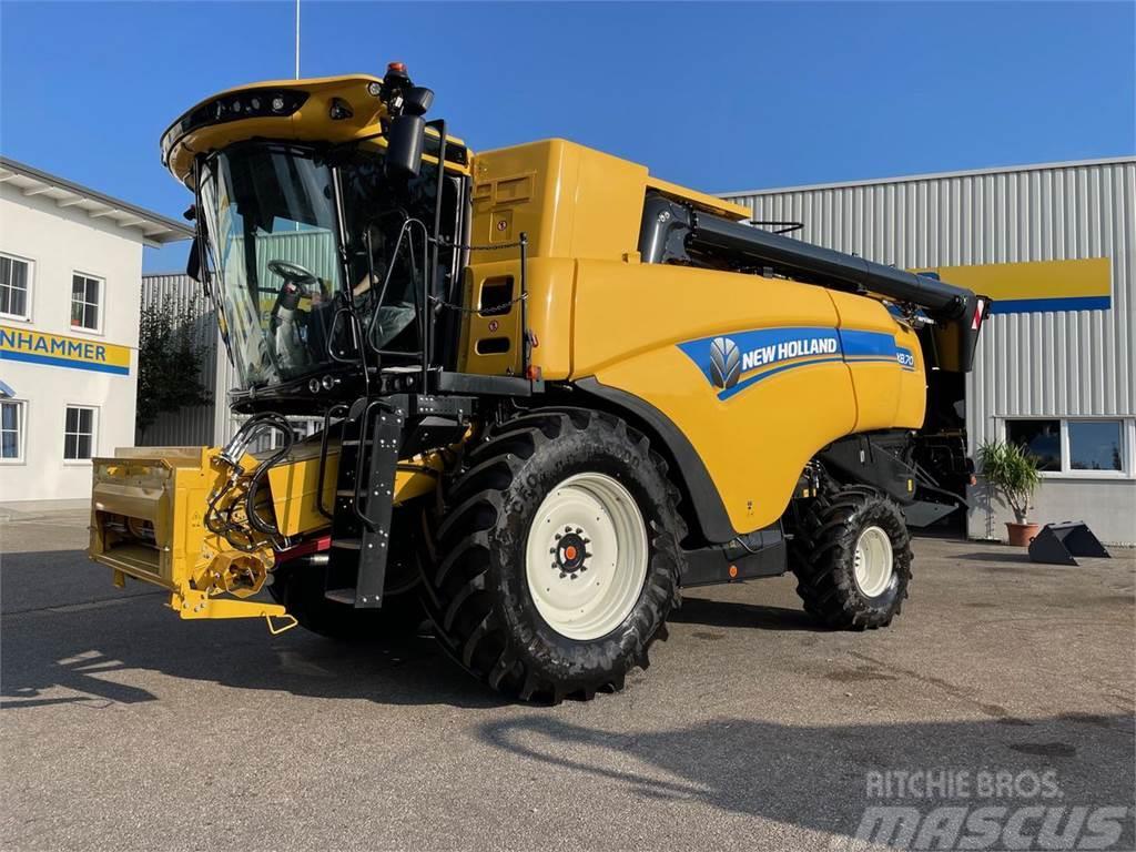 New Holland CX 8.70 Combine harvesters