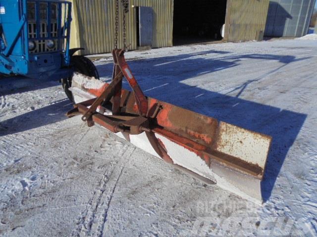  - - -  2.6 meter bredt skrabeblad Snow blades and plows