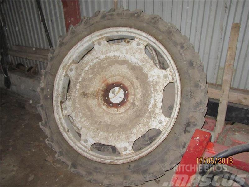 Michelin 9.5x44 IH/Case Tyres, wheels and rims
