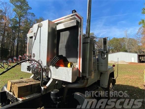 Mack R686ST Tractor Units