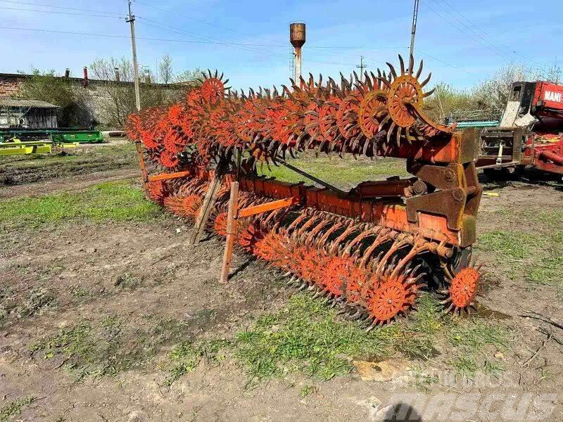 YETTER 13.5 Power harrows and rototillers