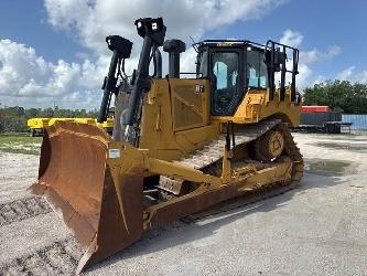 CAT D7
