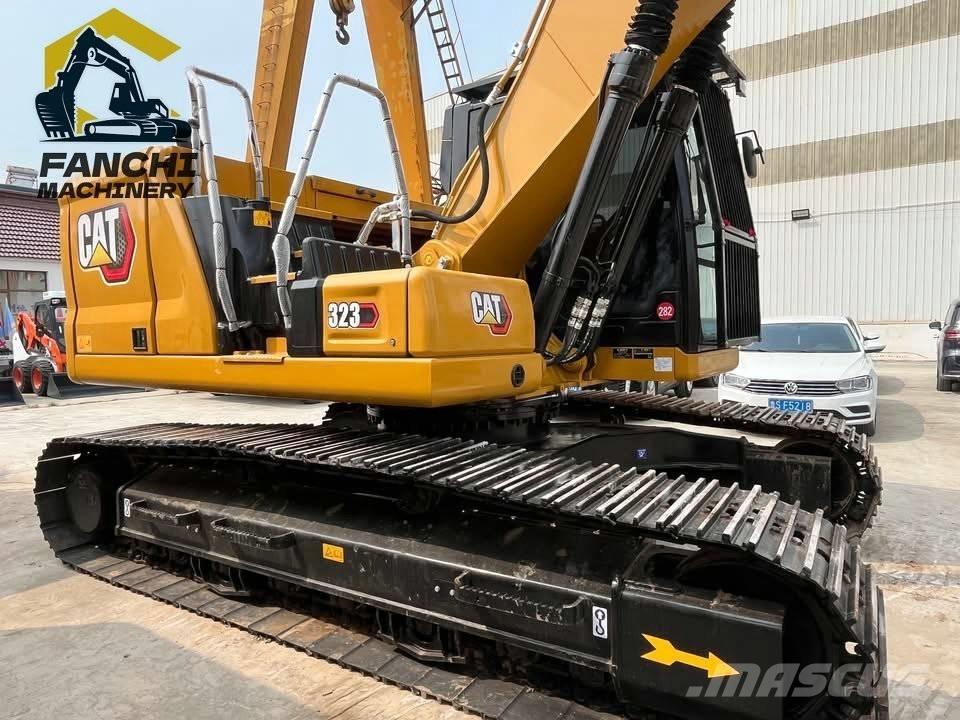 CAT 323 Rupsgraafmachines