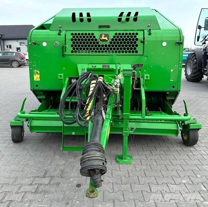 John Deere C 440 R Ronde-balenpersen