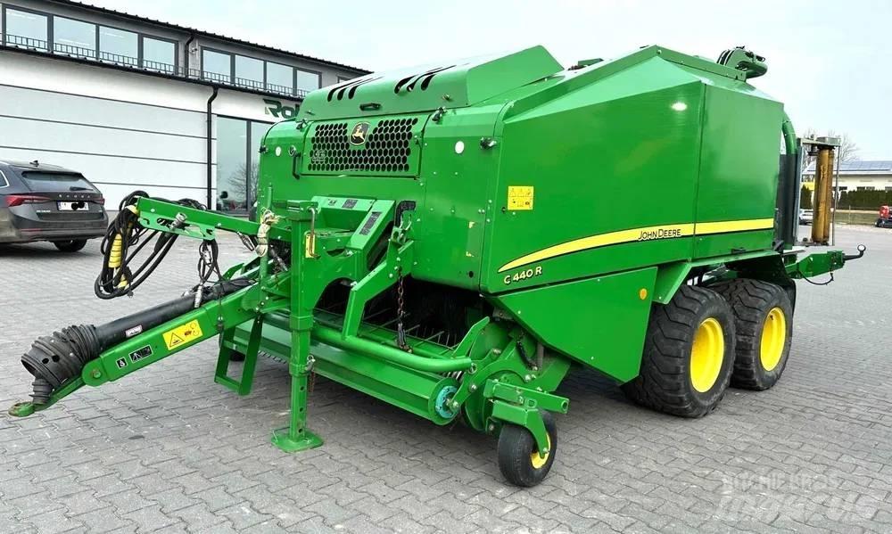 John Deere C 440 R Ronde-balenpersen