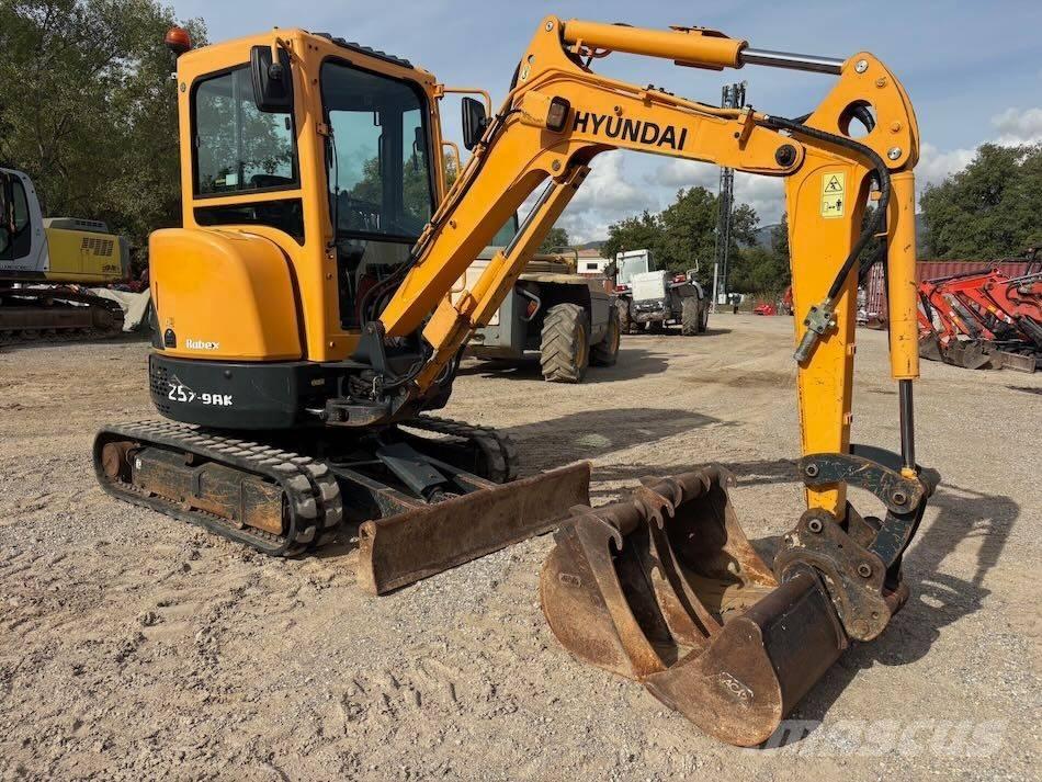 Hyundai R25Z-9 AK Minigraafmachines < 7t