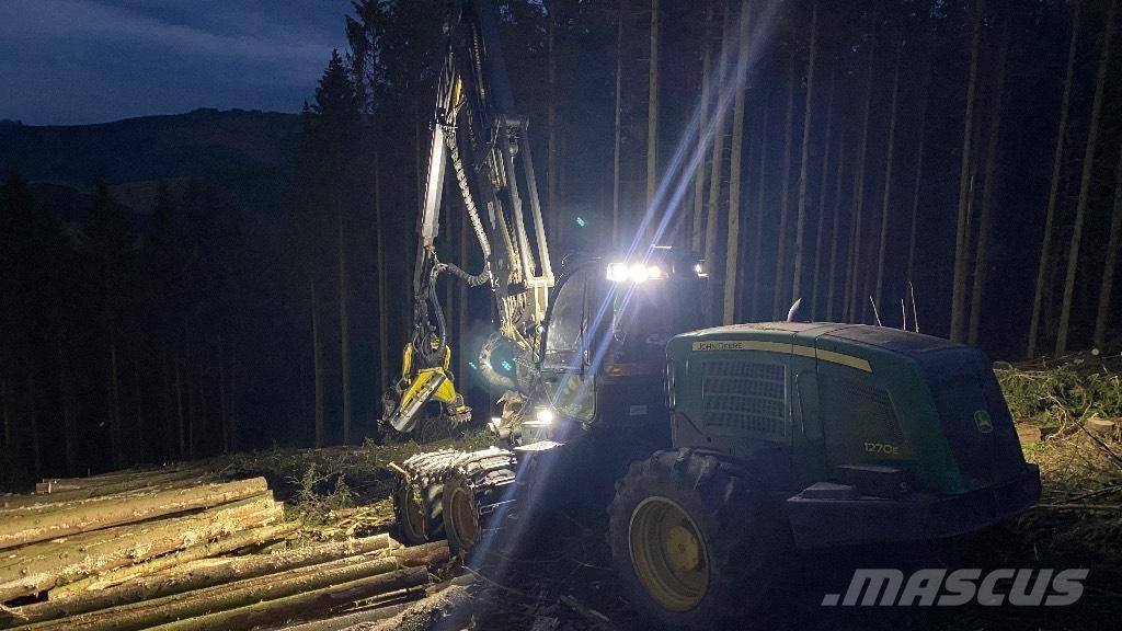 John Deere 1270 E Harvesters
