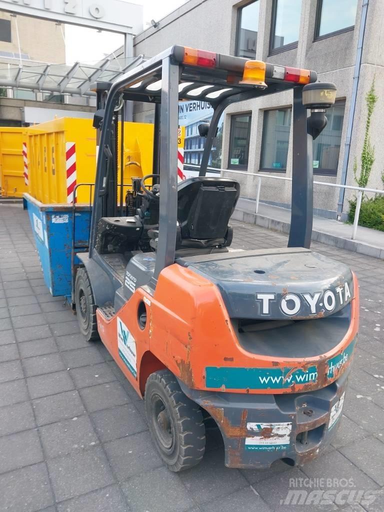 Toyota 8 FDF 25 Diesel heftrucks