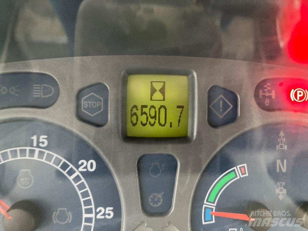 New Holland T 7030 Tractoren
