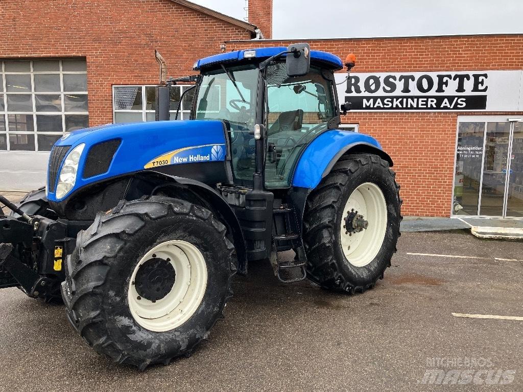 New Holland T 7030 Tractoren