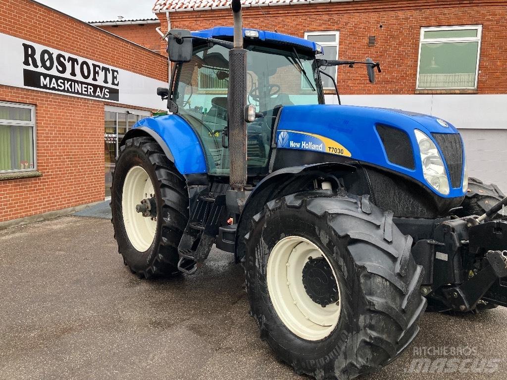 New Holland T 7030 Tractoren