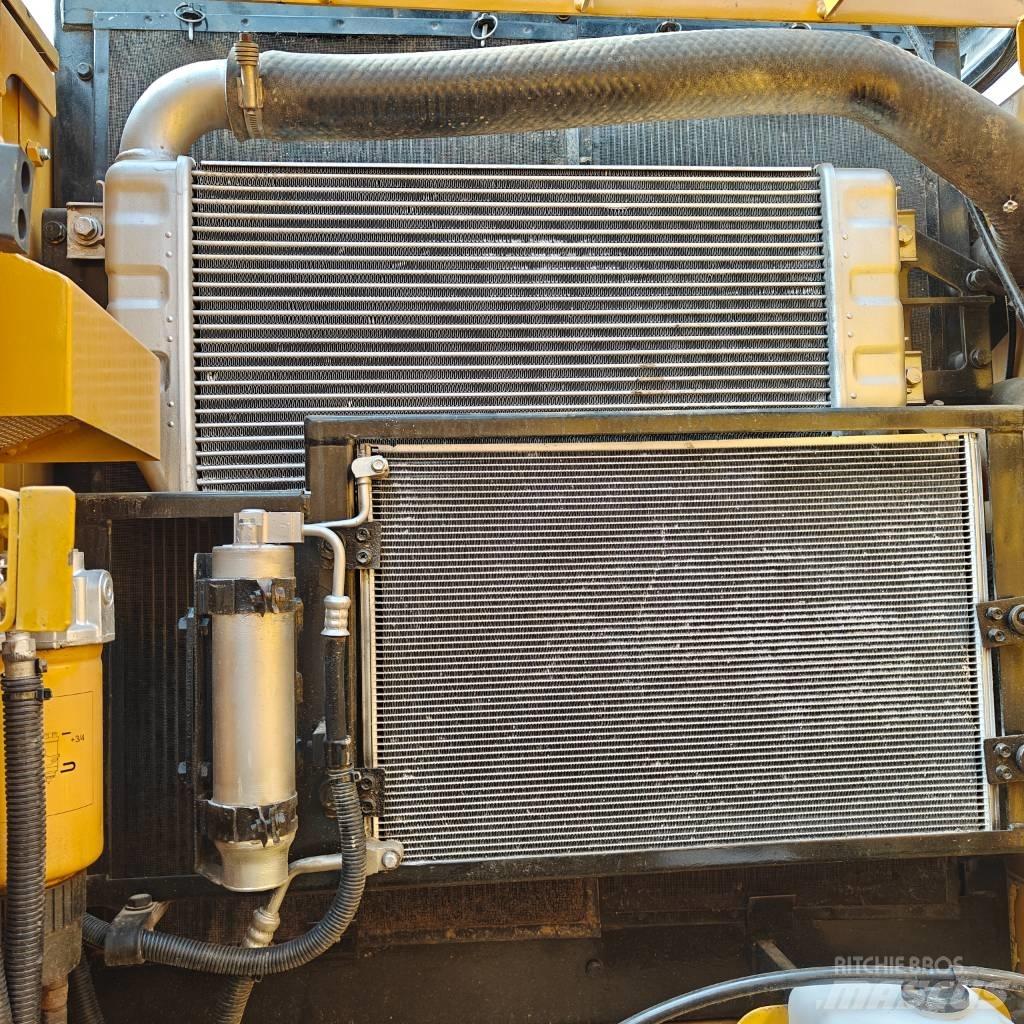 CAT 323D2 Rupsgraafmachines