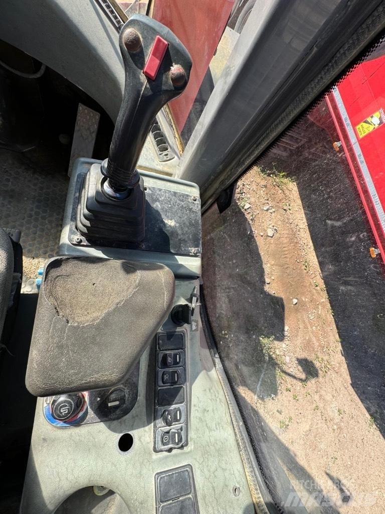 Hitachi LX 210 E Wielladers