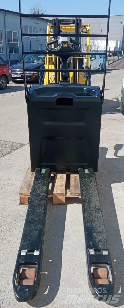 Hyster P 2.5 S Pallettruck met meerij platform