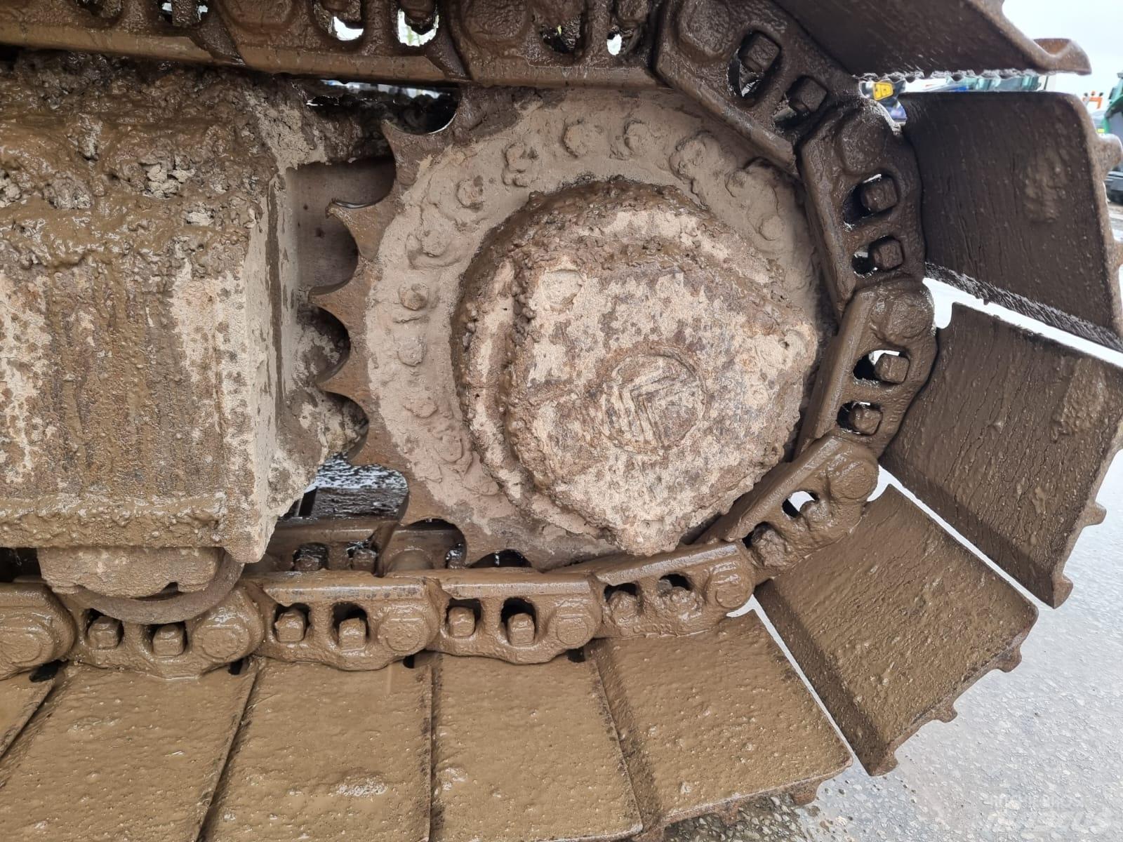 JCB JS 220 LC Rupsgraafmachines