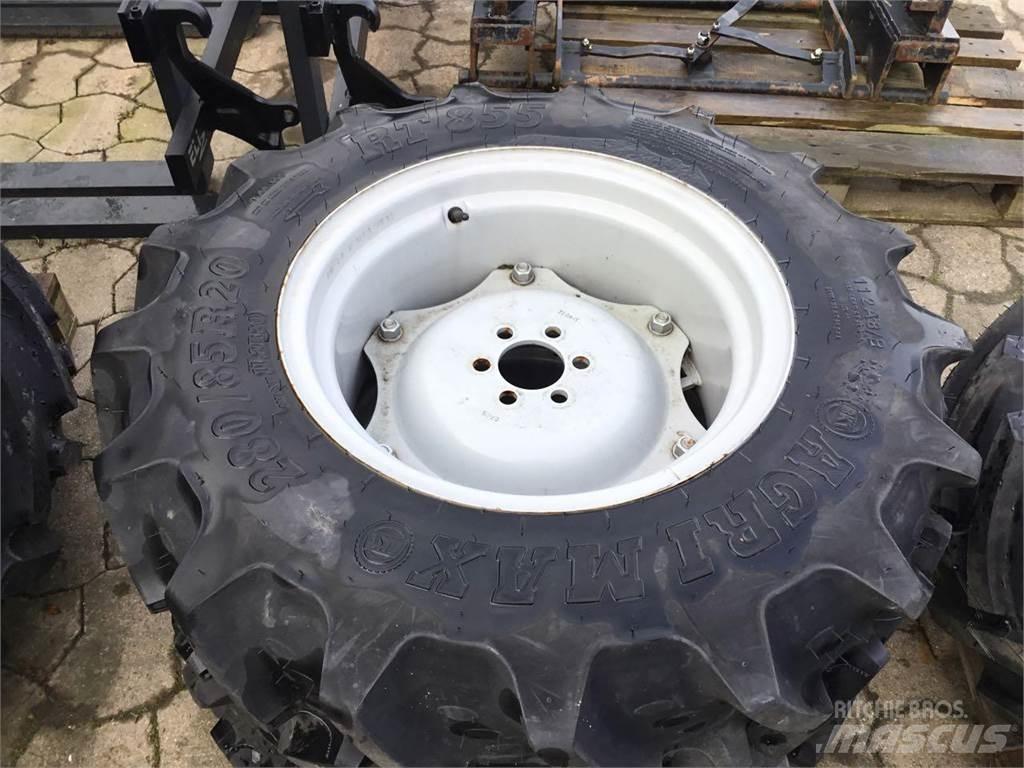 BKT 280/85R20 Banden, wielen en velgen