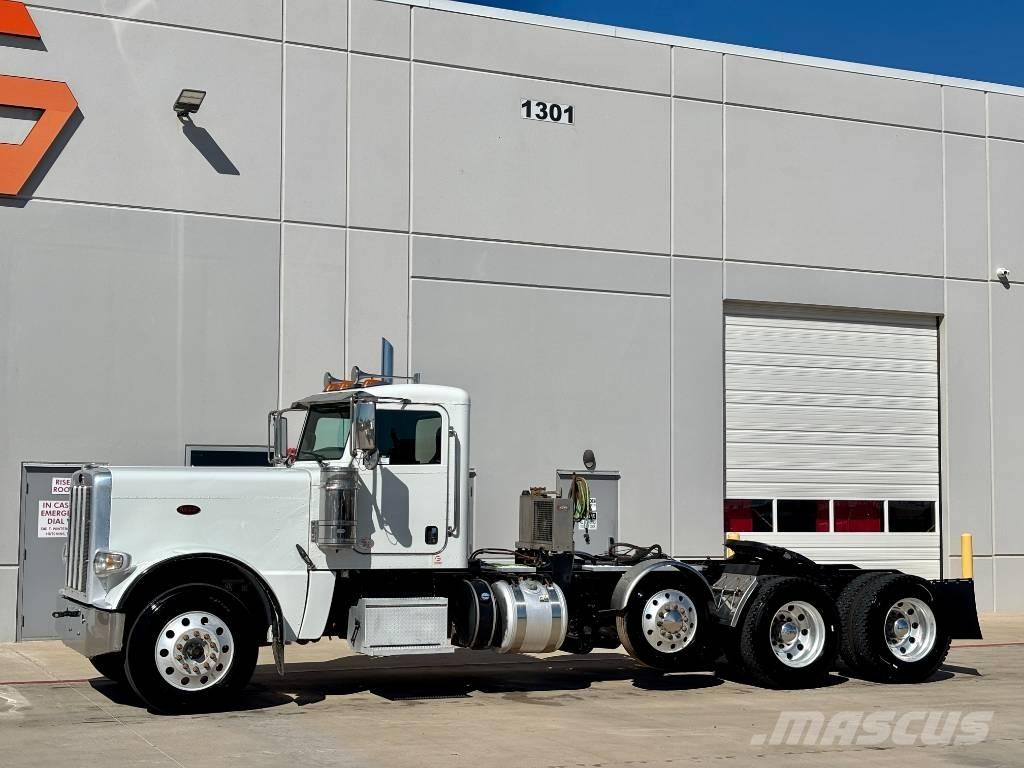 Peterbilt 389 Trekkers
