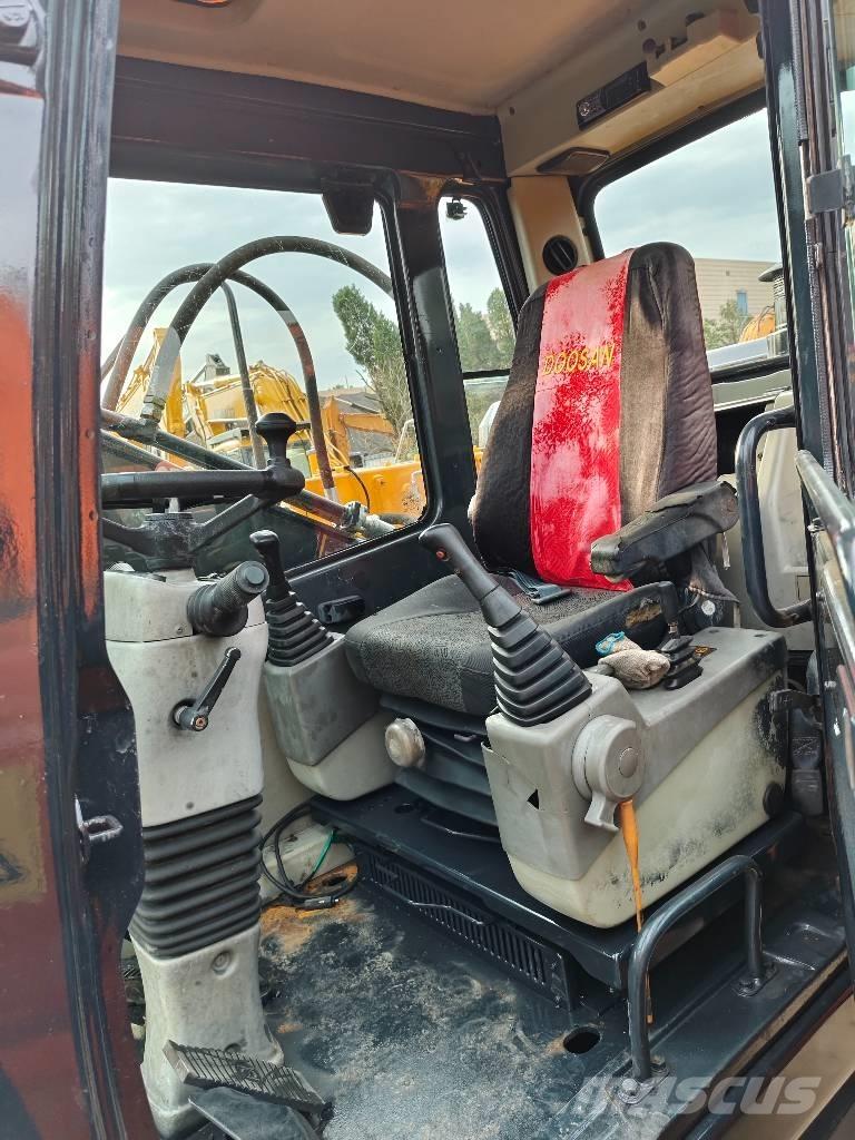 Hyundai r210w-9 Wielgraafmachines