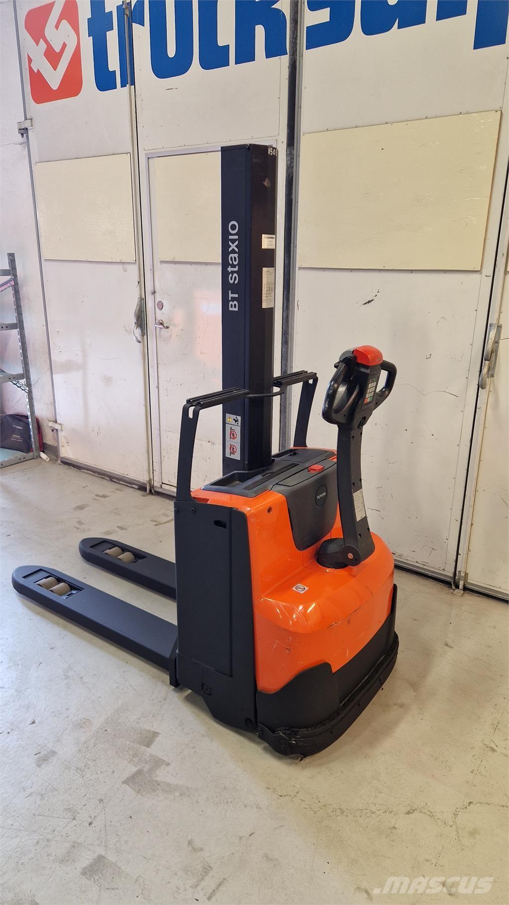 Toyota SWE080L Zelfrijdende stapelaars