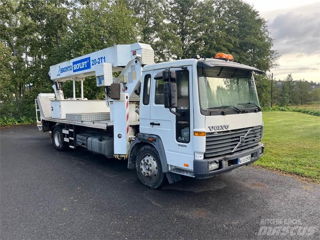 Volvo FL610 4X2 Vlakke laadvloer met kraan