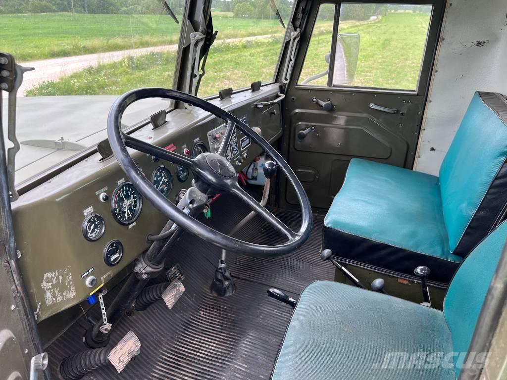 Kraz 255 B Vrachtwagen met vlakke laadvloer en lier