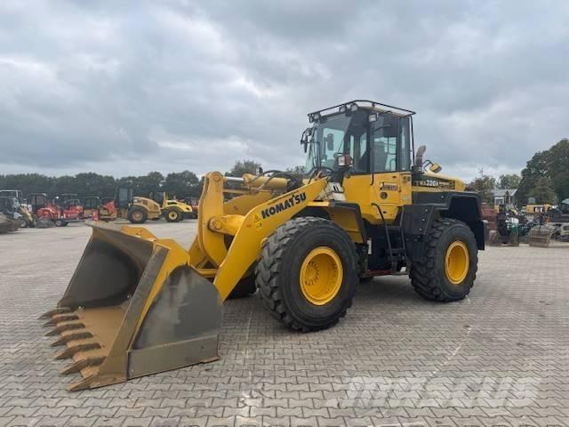 Komatsu WA 320 Wielladers