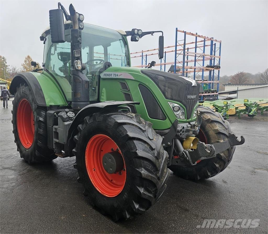 Fendt 724 Vario Tractoren