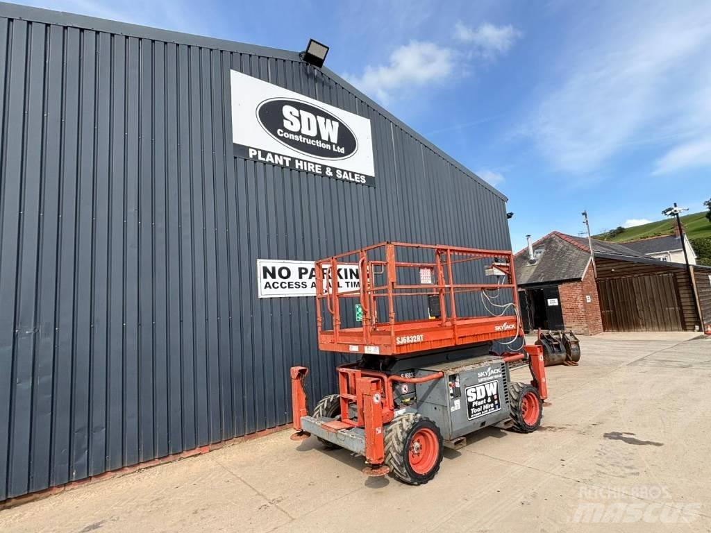 SkyJack SJ 6832 RT Schaarhoogwerkers