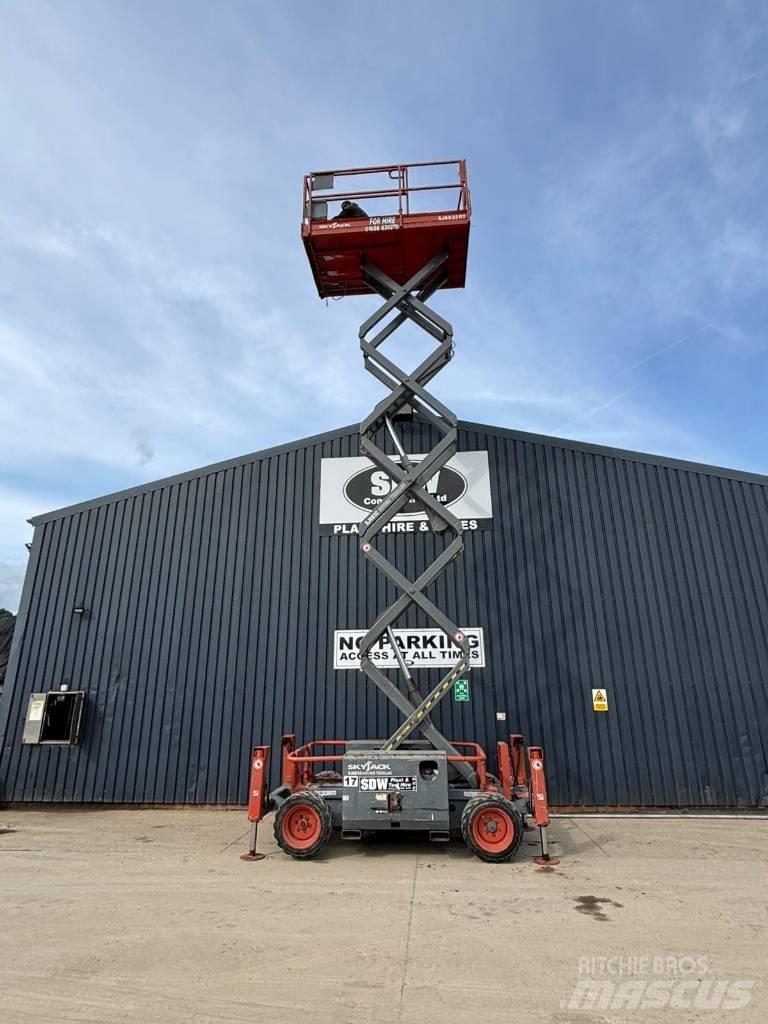 SkyJack SJ 6832 RT Schaarhoogwerkers