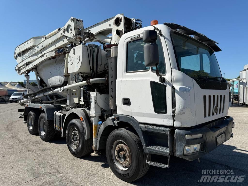 Astra Betonpompa Betonmixers en pompen