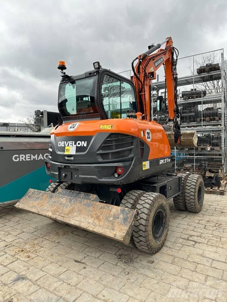 Develon DX 57 W-7 Wielgraafmachines