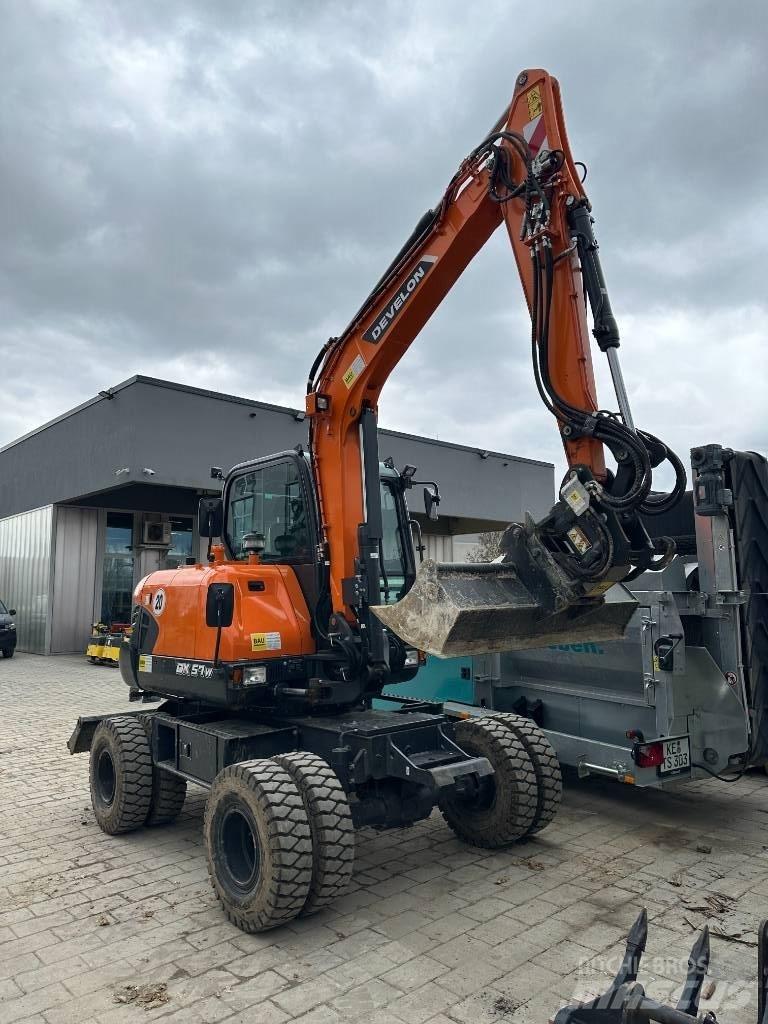 Develon DX 57 W-7 Wielgraafmachines