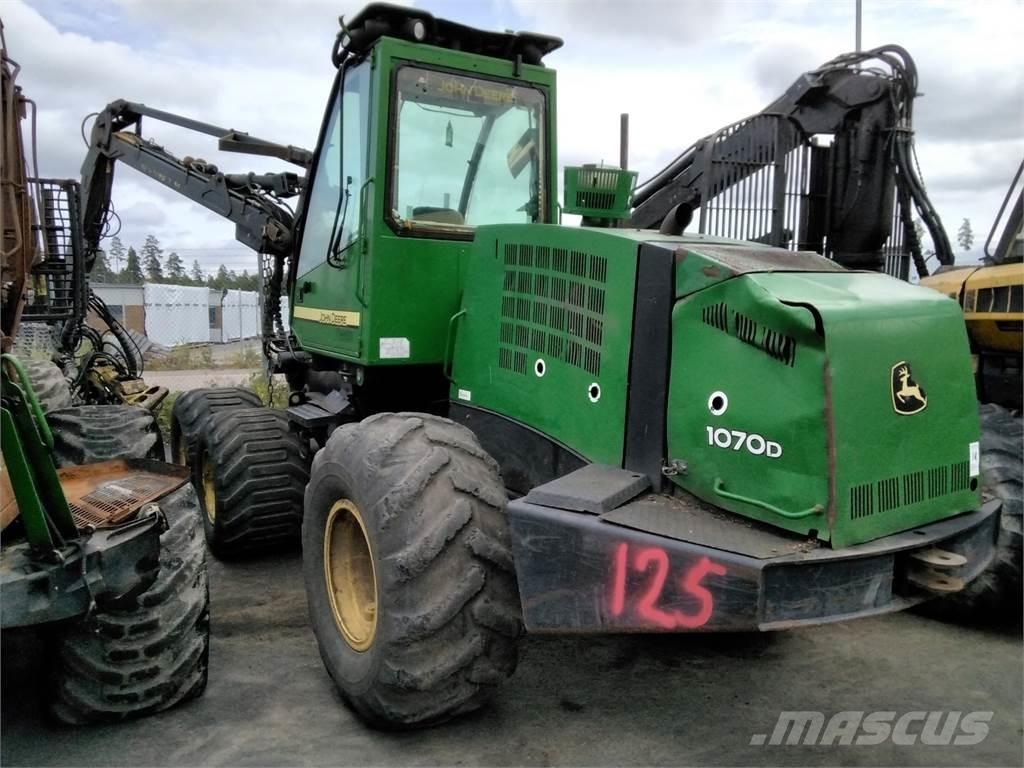 John Deere 1070 D Harvesters