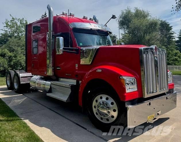 Kenworth W 990 Trekkers
