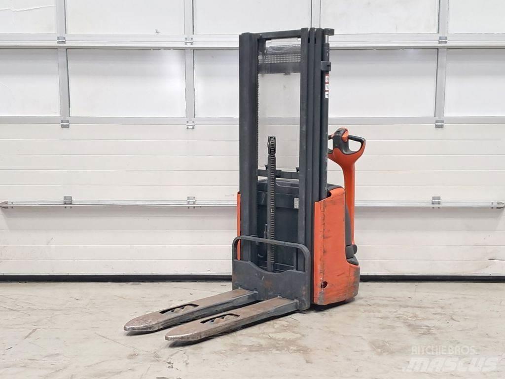 Linde L12 Meeloop stapelaar
