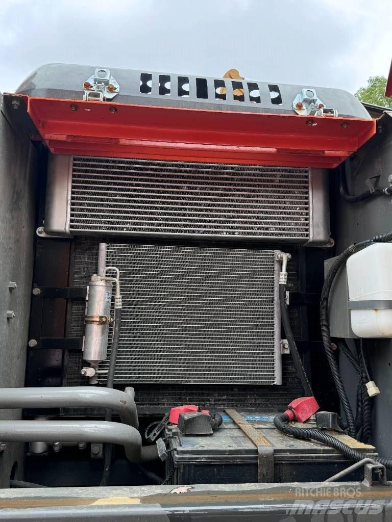 Hitachi ZX 200 Rupsgraafmachines