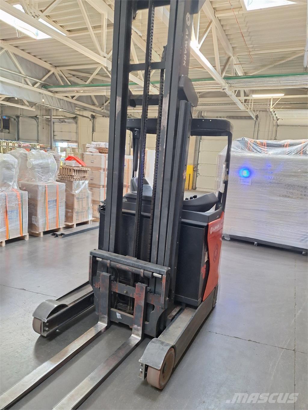 Linde R14 Zelfrijdende stapelaars