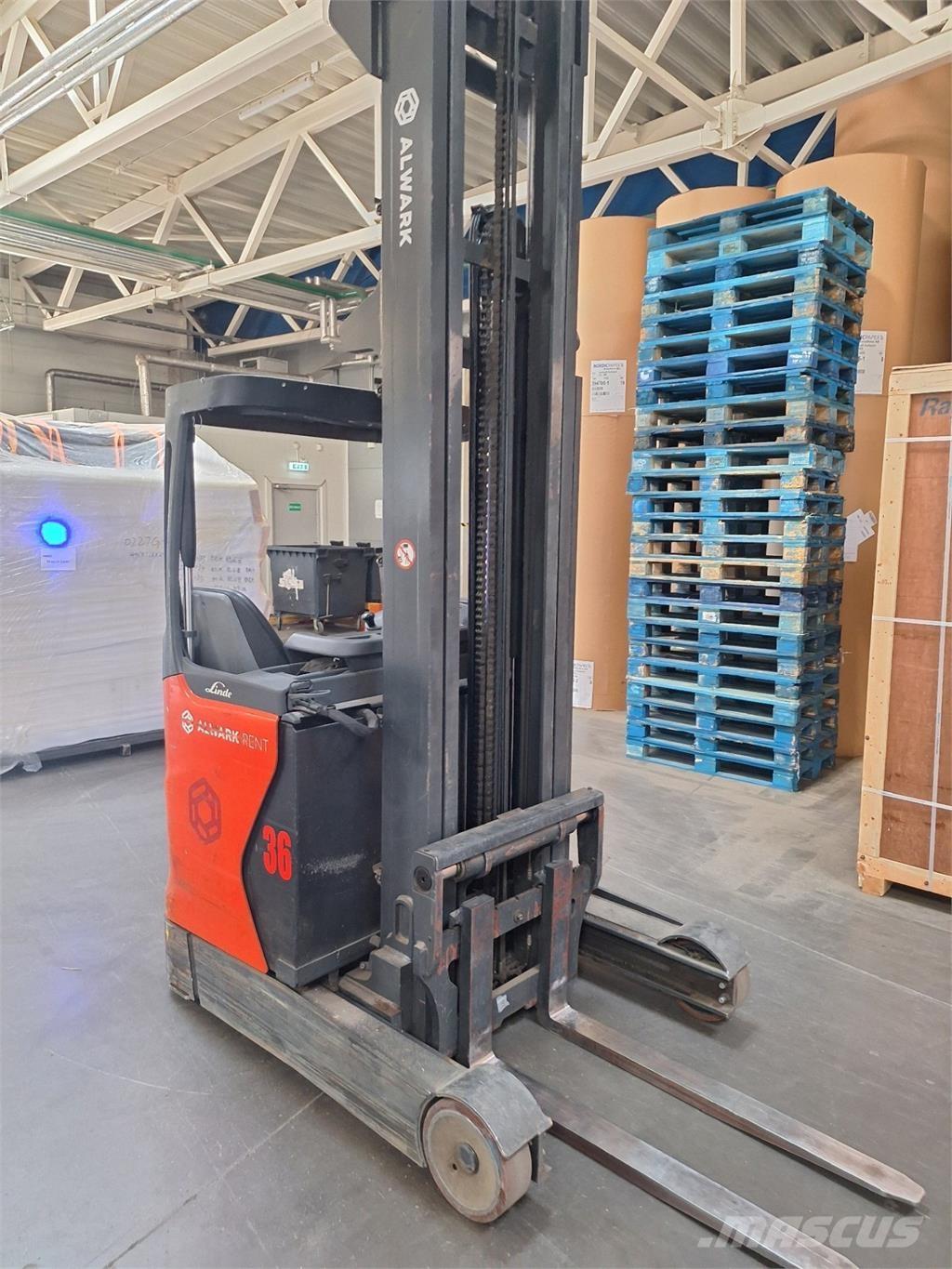 Linde R14 Zelfrijdende stapelaars