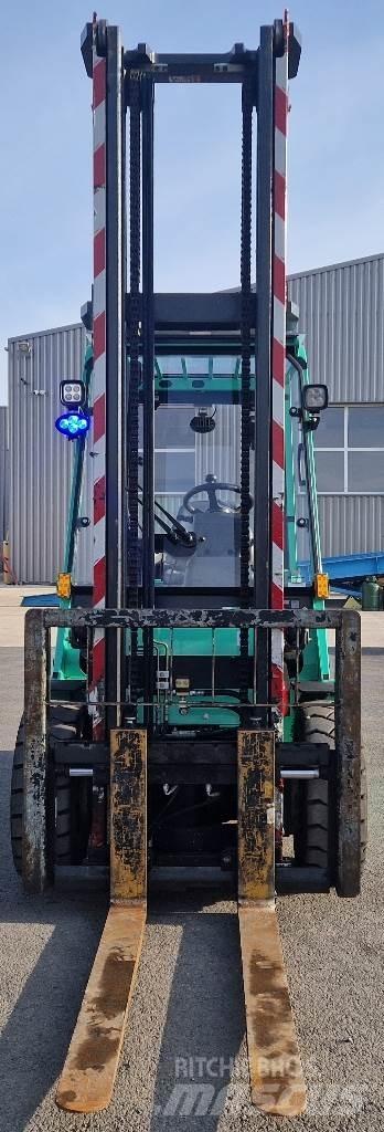 Mitsubishi FD30N Reachtruck voor hoog niveau